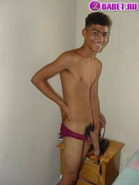 порно фото Мальчик с большим членом дрочит хуй 45.jpg