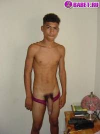 порно фото Мальчик с большим членом дрочит хуй 50.jpg