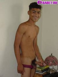 порно фото Мальчик с большим членом дрочит хуй 56.jpg