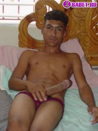 порно фото Мальчик с большим членом дрочит хуй 59.jpg