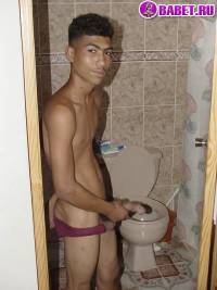 порно фото Мальчик с большим членом дрочит хуй 64.jpg