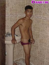 порно фото Мальчик с большим членом дрочит хуй 66.jpg