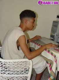 порно фото Мальчик с большим членом дрочит хуй 6.jpg