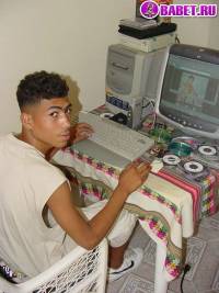 порно фото Мальчик с большим членом дрочит хуй 8.jpg