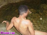 порно фото Молодой пацан дрочит хуй в реке 106.jpg