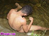 порно фото Молодой пацан дрочит хуй в реке 107.jpg