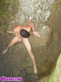 порно фото Молодой пацан дрочит хуй в реке 108.jpg