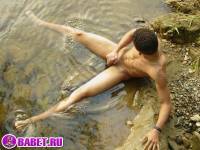 порно фото Молодой пацан дрочит хуй в реке 62.jpg