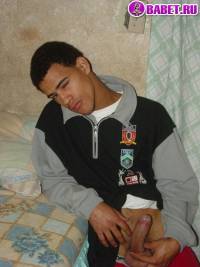 порно фото Обкончал себе живат на кровати 18.jpg