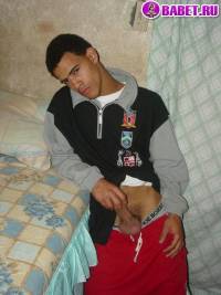 порно фото Обкончал себе живат на кровати 22.jpg