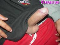 порно фото Обкончал себе живат на кровати 23.jpg