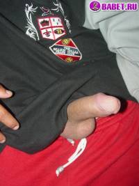 порно фото Обкончал себе живат на кровати 25.jpg