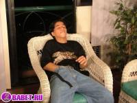 порно фото Парень дома дрочит хуй на стуле 14.jpg