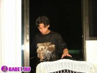 порно фото Парень дома дрочит хуй на стуле 1.jpg