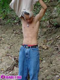 порно фото Парень дрочит хуй на берегу реки 3.jpg