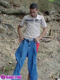 порно фото Парень дрочит хуй на берегу реки 96.jpg