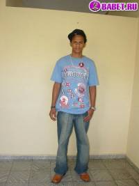 порно фото Парень дрочит член на кровати 14.jpg