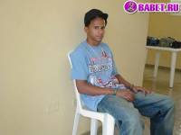 порно фото Парень дрочит член на кровати 19.jpg