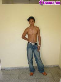 порно фото Парень дрочит член на кровати 42.jpg