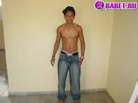 порно фото Парень дрочит член на кровати 43.jpg