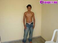 порно фото Парень дрочит член на кровати 44.jpg