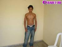 порно фото Парень дрочит член на кровати 45.jpg