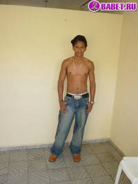 порно фото Парень дрочит член на кровати 46.jpg