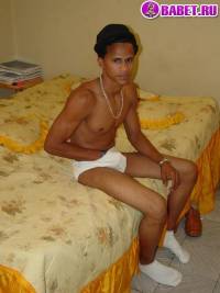 порно фото Парень дрочит член на кровати 62.jpg