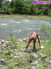 порно фото Помылся в речке заодно и подрачил 101.jpg