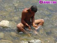порно фото Помылся в речке заодно и подрачил 104.jpg
