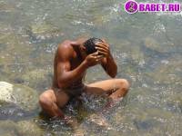 порно фото Помылся в речке заодно и подрачил 105.jpg