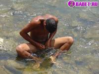 порно фото Помылся в речке заодно и подрачил 108.jpg