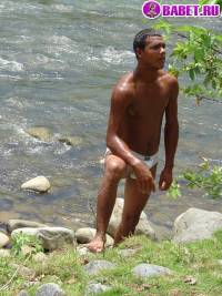 порно фото Помылся в речке заодно и подрачил 113.jpg