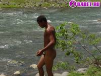 порно фото Помылся в речке заодно и подрачил 71.jpg