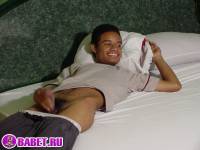 порно фото Поц дрочит хуй в своей кровати 24.jpg