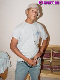 порно фото Снимают фото как парень дрочит хуй 10.jpg