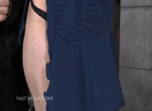 mp4 порно видео Раздевает связаную девушку.мп4