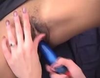 mp4 порно видео Подружка мастурбирует волосатую пизду.мп4