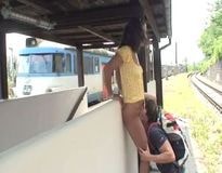 mp4 порно видео Секс на железнодорожной станции.мп4
