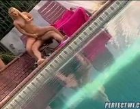 Секс во дворе с 18 летней.мп4