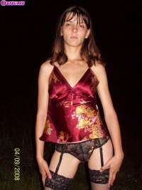 РУССКИЕ русская шалава стоит в чулках russkaya shalava stoit v chulkah.jpg