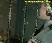 Заключённый трахает тётеньку с охраны.3гп