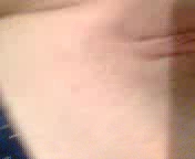 18 летня девушка показывет тело.3гп