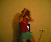 Пьяная брюнетка устроила стриптиз.3гп