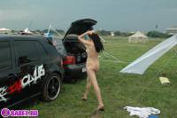 порно фотосессия Молоденькая блядь приехала на авто выставку фото-14.йпг