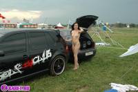 порно фотосессия Молоденькая блядь приехала на авто выставку фото-16.йпг