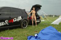 порно фотосессия Молоденькая блядь приехала на авто выставку фото-21.йпг