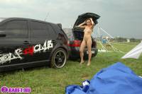 порно фотосессия Молоденькая блядь приехала на авто выставку фото-23.йпг