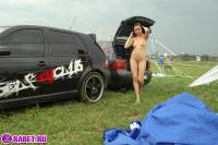 порно фотосессия Молоденькая блядь приехала на авто выставку фото-25.йпг