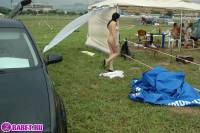 порно фотосессия Молоденькая блядь приехала на авто выставку фото-34.йпг